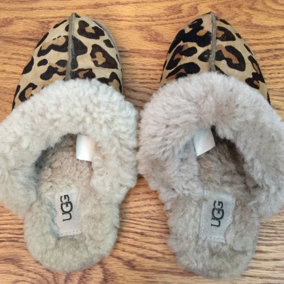 UGG SLIPPERS WOMENS 5 LEOPARD CALF HAIR LEATHER SCUFFETTE SLIP ON MULES HYGGE - Picture 2 of 16
